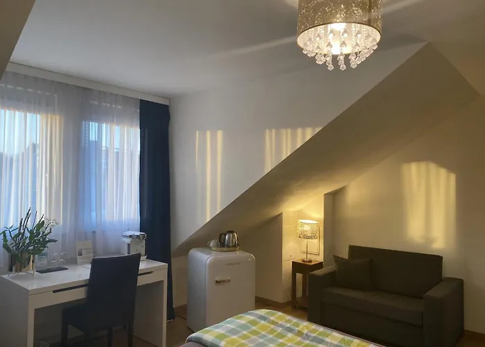Otel Altstadthotel 3*