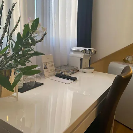 Altstadthotel فندق ماركتهيدنفلد